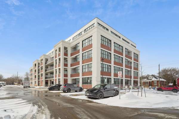 Guelph, ON N1E 0T8,120 Huron ST #527