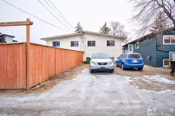 Calgary, AB T3B 0B5,4737 Bowness RD NW