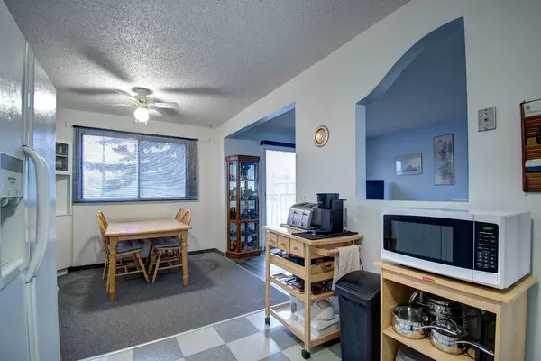 Calgary, AB T3B 0B5,4737 Bowness RD NW