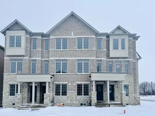 903 Crowsnest HOLW, Pickering, ON L1X 0P3