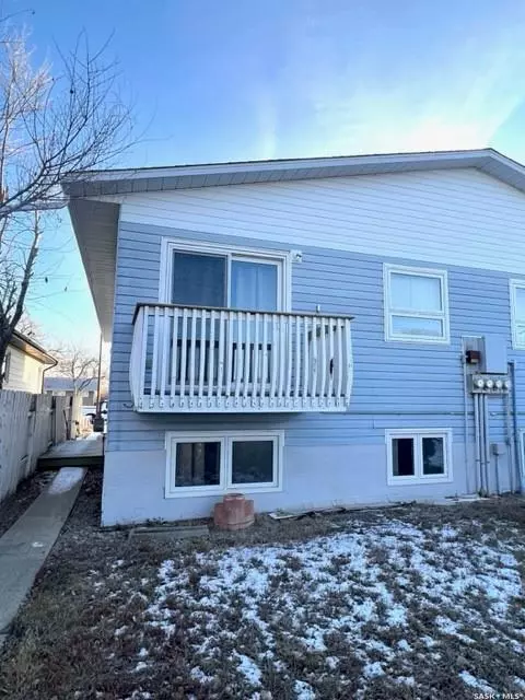 34 Central AVENUE S #2, Swift Current, SK S9H 3E6