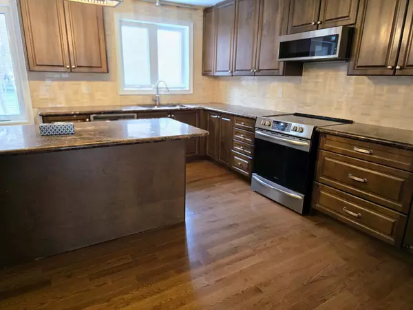 7 Foursome CRES, Toronto C12, ON M2P 1W1