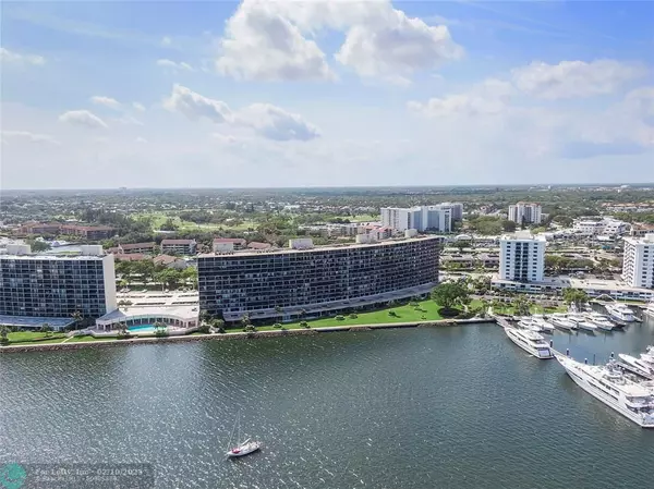 North Palm Beach, FL 33408,136 Lakeshore Dr  #10