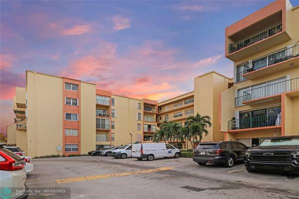 Hialeah, FL 33012,4490 W 19th Ct  #113