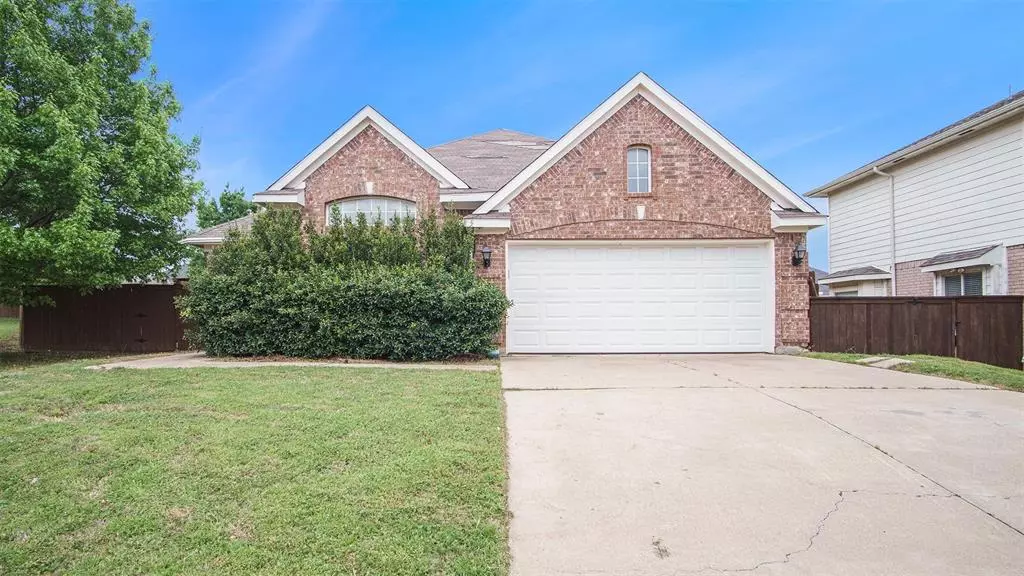 7636 Lawnsberry Drive, Fort Worth, TX 76137