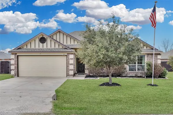 106 Poinsetta Drive, Palmer, TX 75152