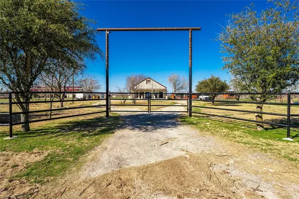 6249 NW County Road 1147, Barry, TX 75102