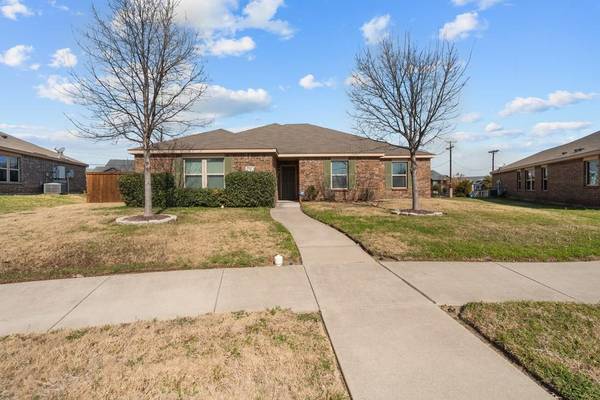 761 Skyflower Drive, Desoto, TX 75115