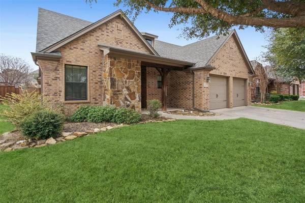 537 Sterling Drive, Benbrook, TX 76126