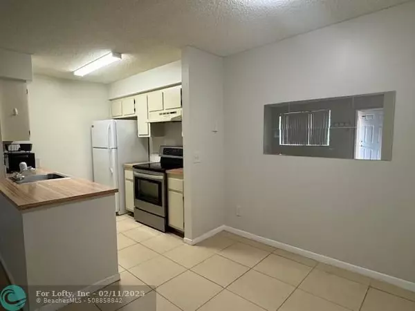 Hollywood, FL 33026,10424 NW 8th St  #203