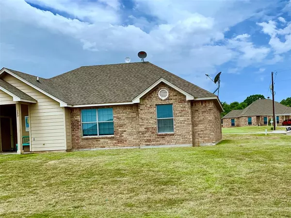 137 Lindas Creek Lane, Weatherford, TX 76088