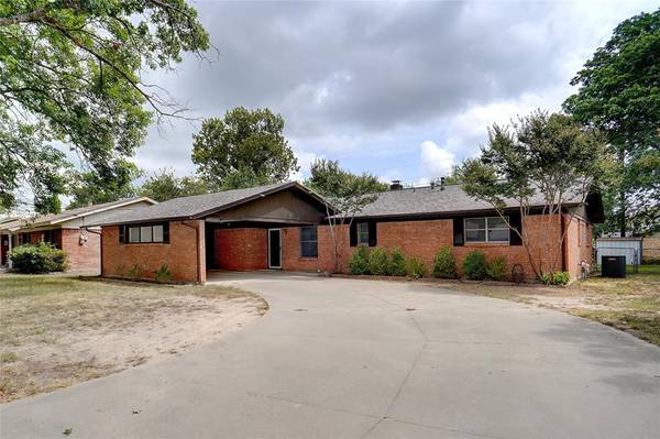 306 Rosedale Drive, Gainesville, TX 76240