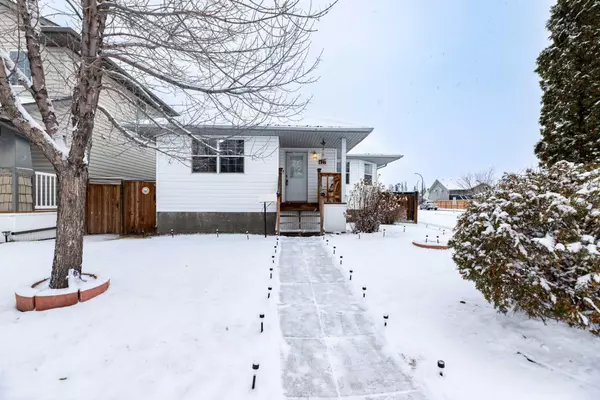 625 Lancaster DR, Red Deer, AB T4R3N8