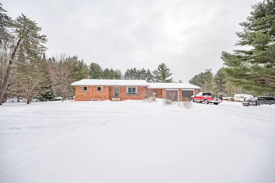 593 AIRPORT RD, Petawawa, ON K8A 6W7