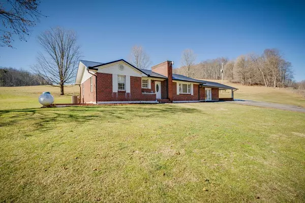 4041 Swords Creek Rd, Swords Creek, VA 24649