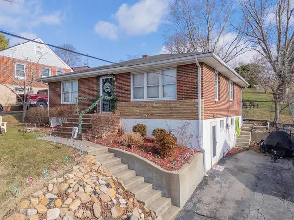 757 Henry St, Marion, VA 24354