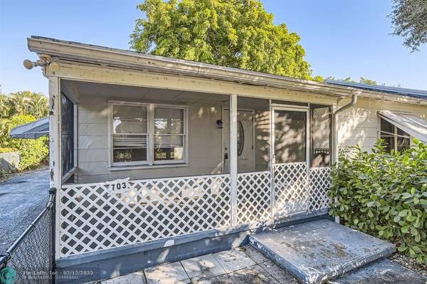 Lantana, FL 33462,703 W Pine St