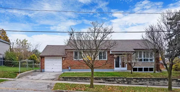 2 Garside CRES, Toronto W04, ON M6M 2Z6