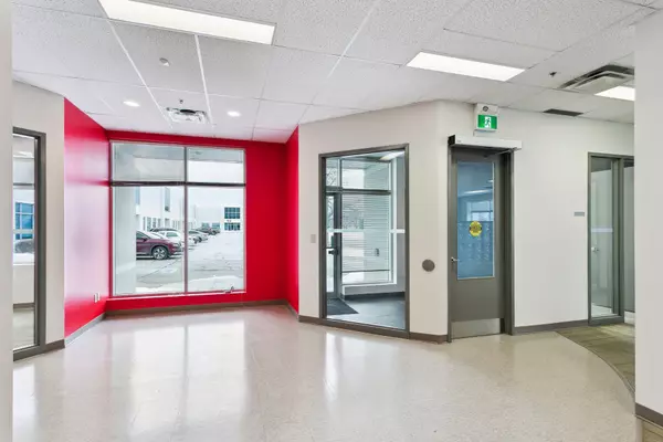 Mississauga, ON L5L 0A3,3715 Laird RD #Unit 1-2