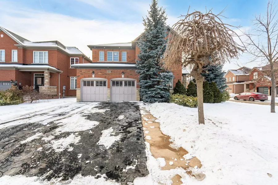 25 Laurentide CRES, Brampton, ON L6P 1Y3