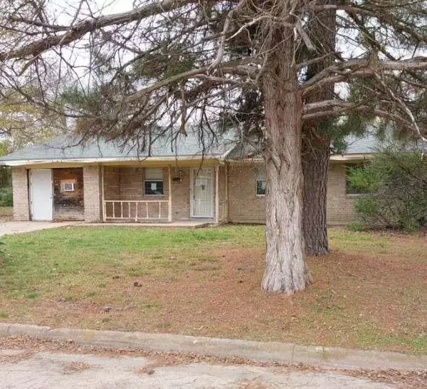 1229 Kennie Drive,  Commerce,  TX 75428