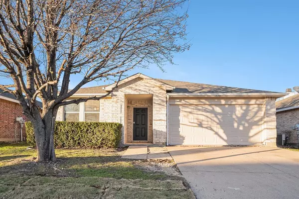 936 Rose Crystal Way, Fort Worth, TX 76179