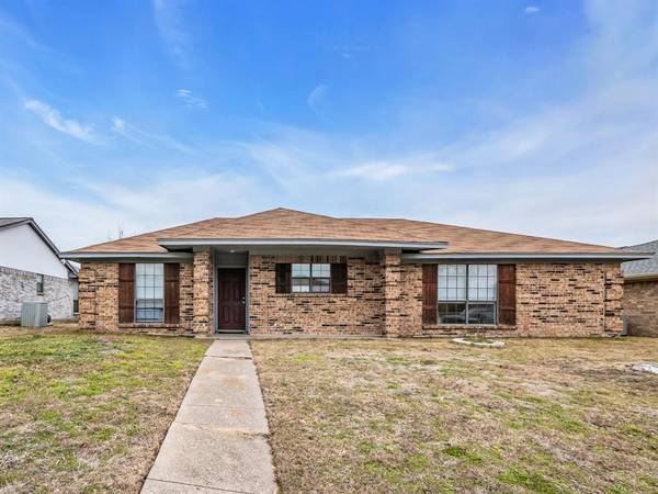 1013 Hunters Glen Drive, Mesquite, TX 75150