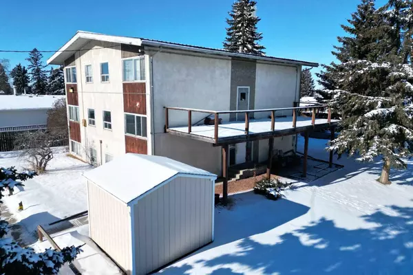 2337 20 AVE #2-8, Bowden, AB T0M 0K0