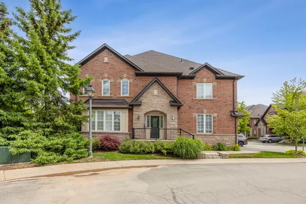 Oakville, ON L6H 7J2,300 Ravineview WAY #44