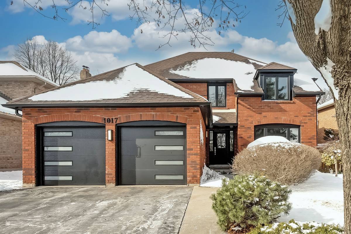 Oakville, ON L6M 1J6,1017 Oak Meadow RD