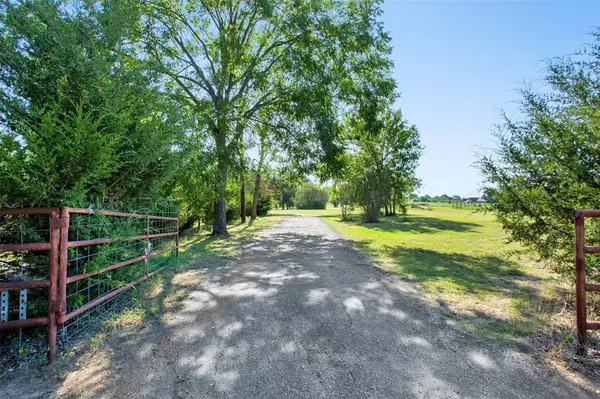 7146 Refuge Road, Pottsboro, TX 75076