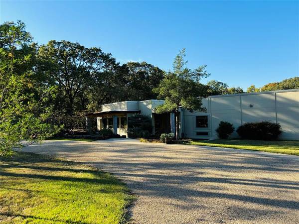 299 Shadow Lakes Drive, Whitesboro, TX 76273