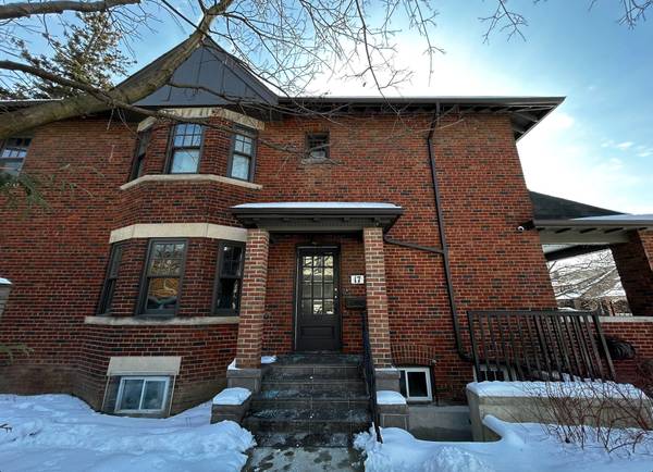 17 Humewood GDNS #Upper, Toronto C03, ON M6C 1E7