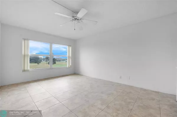 Pompano Beach, FL 33069,2900 N Palm Aire Dr  #303