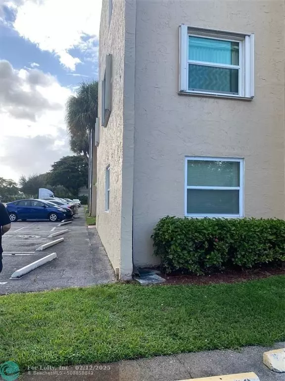 Coral Springs, FL 33065,2700 RIVERSIDE DR  #106 B