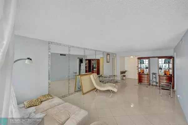 Sunny Isles Beach, FL 33160,230 174th St  #811