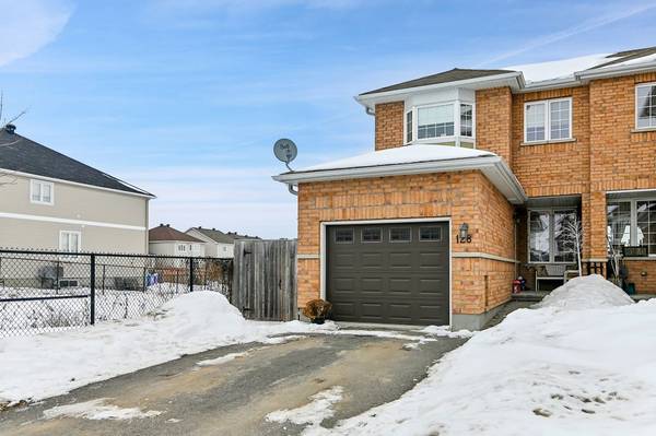 128 Desmond Trudeau DR, Arnprior, ON K7S 0G8