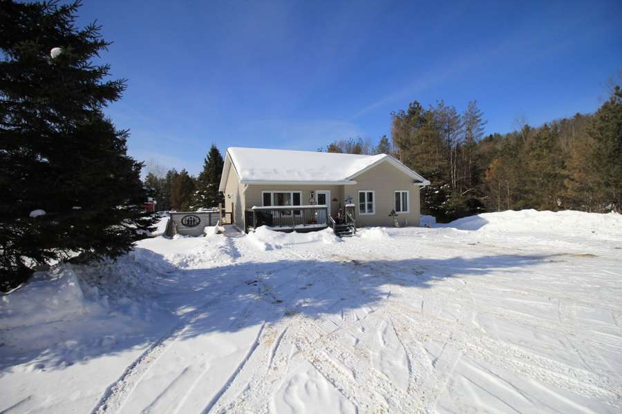 41 Maxwell Settlement RD, Bancroft, ON K0L 1C0