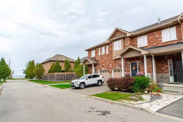 Hamilton, ON L8E 5C8,45 Seabreeze CRES #10