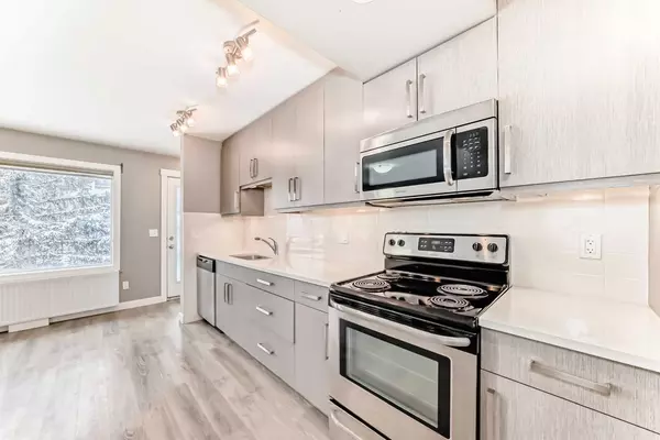 Calgary, AB T2T 4E7,2316 16 ST SW