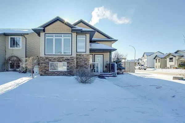 1 Hammond Close, Sylvan Lake, AB T4S 0C7