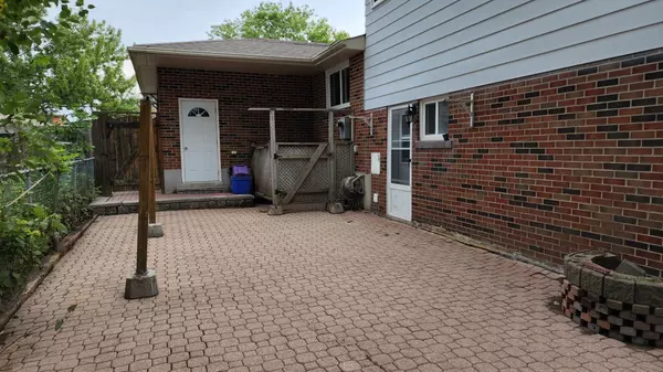 Mississauga, ON L5C 2B2,3330 Verhoeven DR