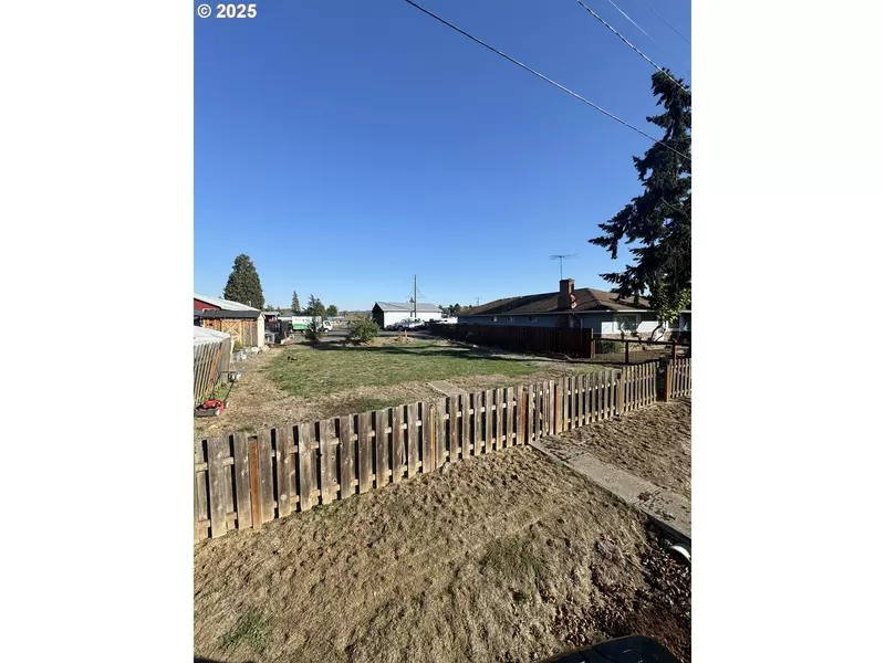 309 STANLEY ST, Amity, OR 97101