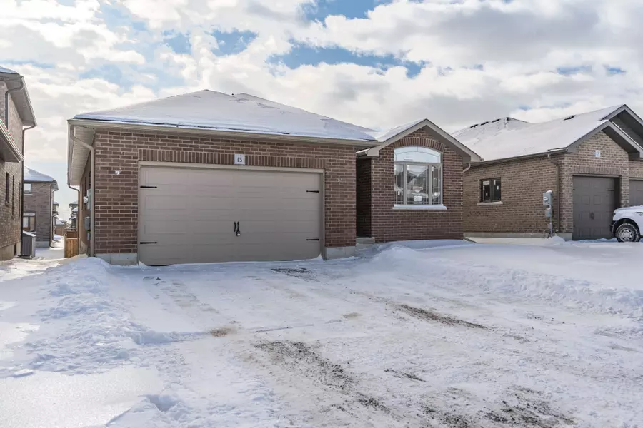 15 Andrew CRES, Quinte West, ON K8V 0K1