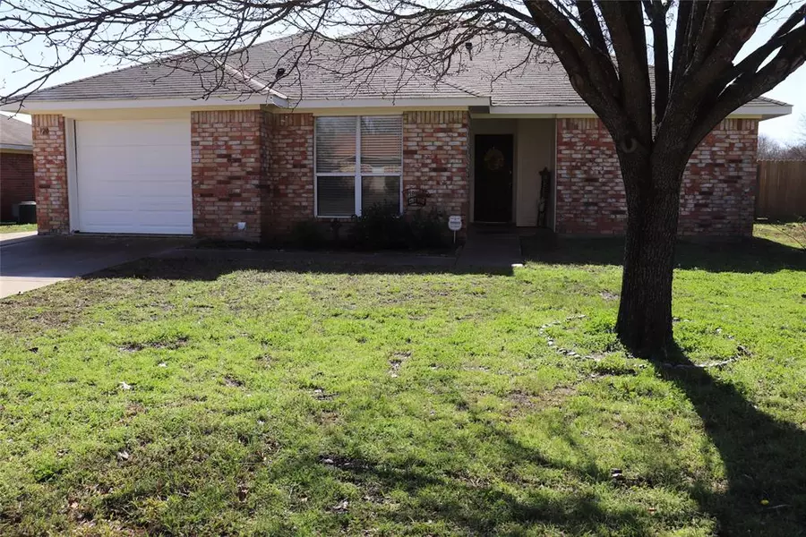 120 Janis Street, Alvarado, TX 76009