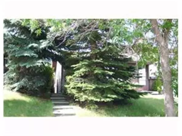 112 Berkley WAY NW, Calgary, AB T3K 1B6