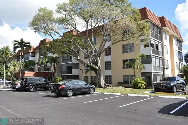 4166 Inverrary Dr  #302, Lauderhill, FL 33319