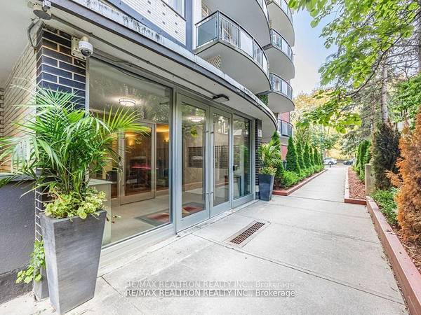 25 Bedford RD #804, Toronto C02, ON M5R 2K1