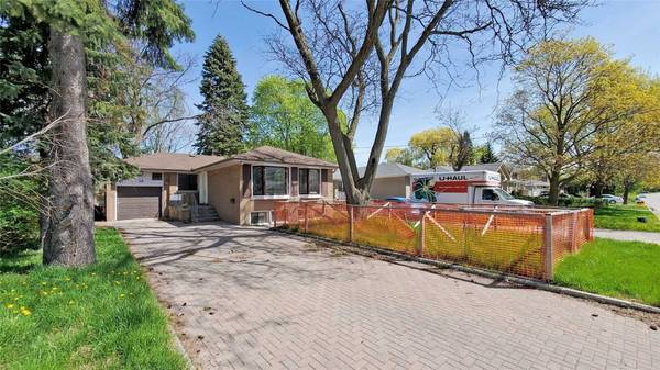 39 Cartier CRES, Richmond Hill, ON L4C 2M9