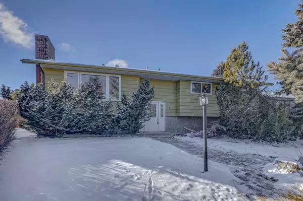 17 Crocus CRES, Cochrane, AB T4C 1E2